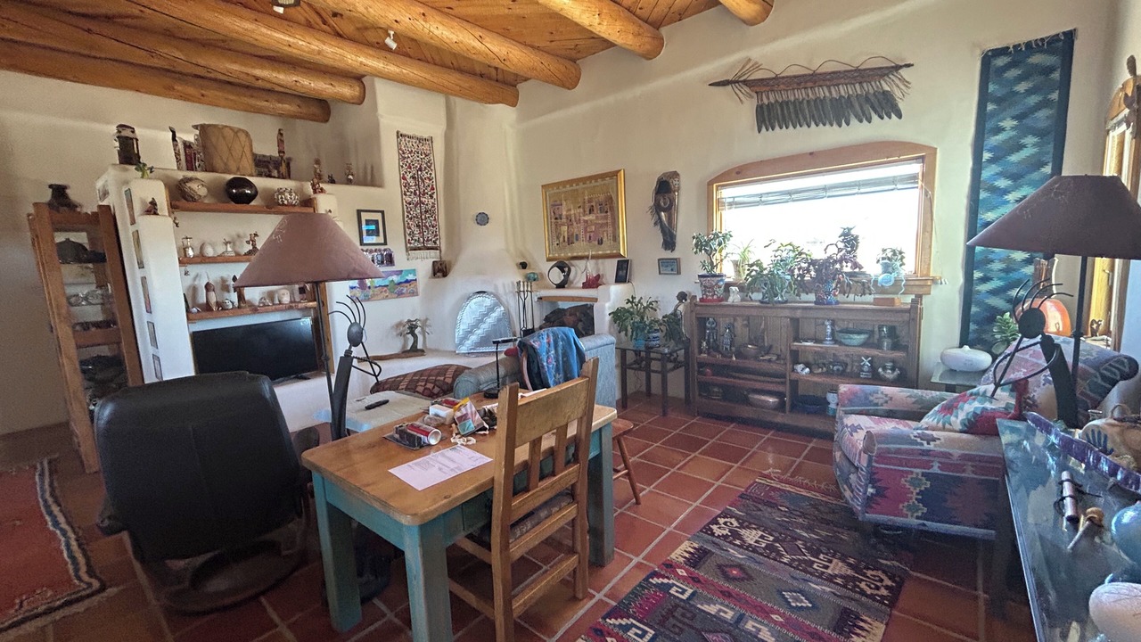 Photo of Livingroom in Ranchos De Taos