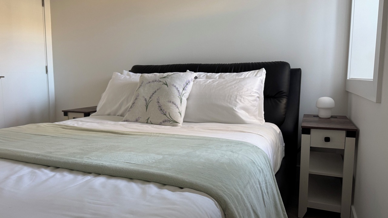 Photo of Bedroom in Renfrew-Collingwood