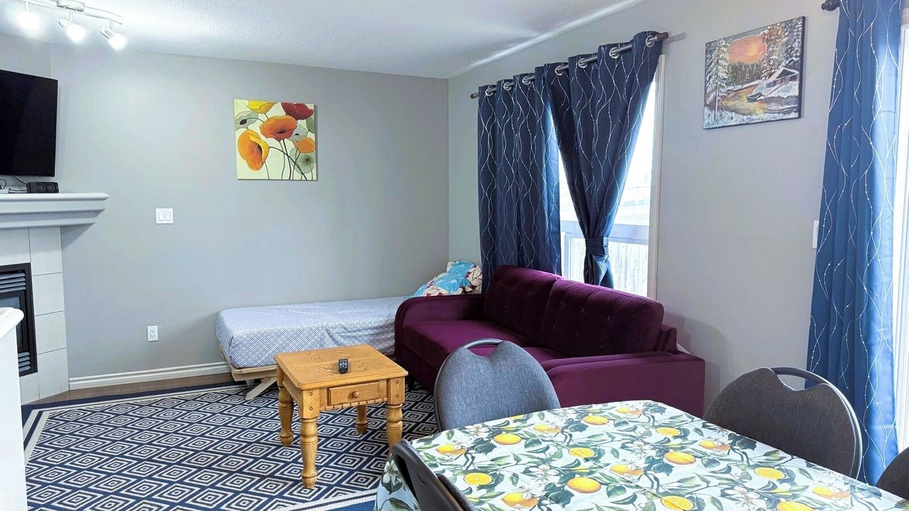 Photo of Livingroom in Southeast Edmonton