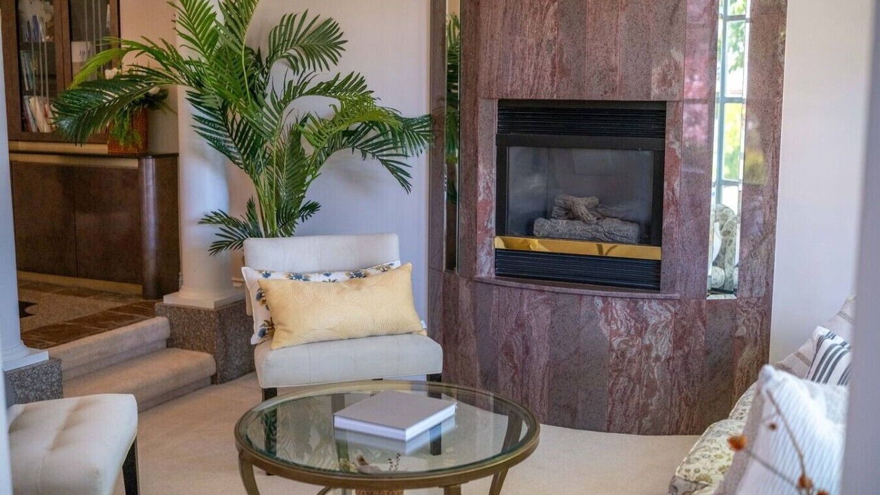 Photo of Livingroom in Arbutus Ridge
