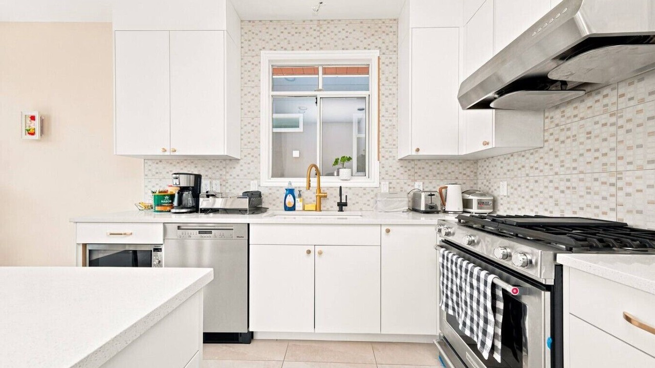 Photo of Kitchen in Arbutus Ridge