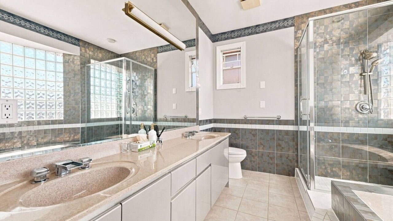 Photo of Bathroom in Arbutus Ridge
