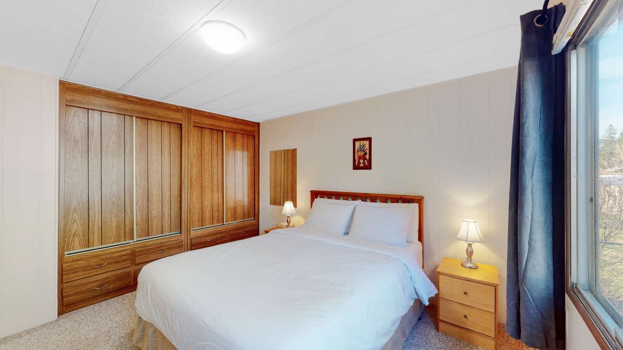 Photo of Bedroom in Christina Lake