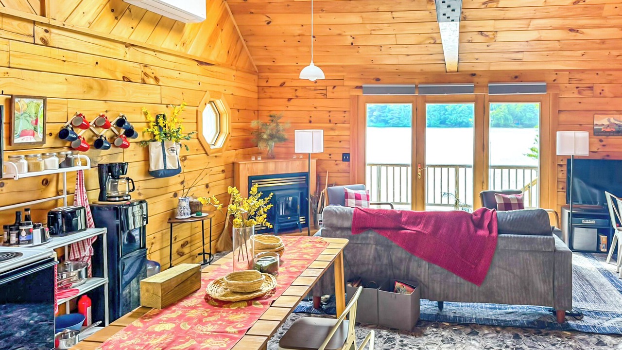 Photo of Livingroom in East Holden