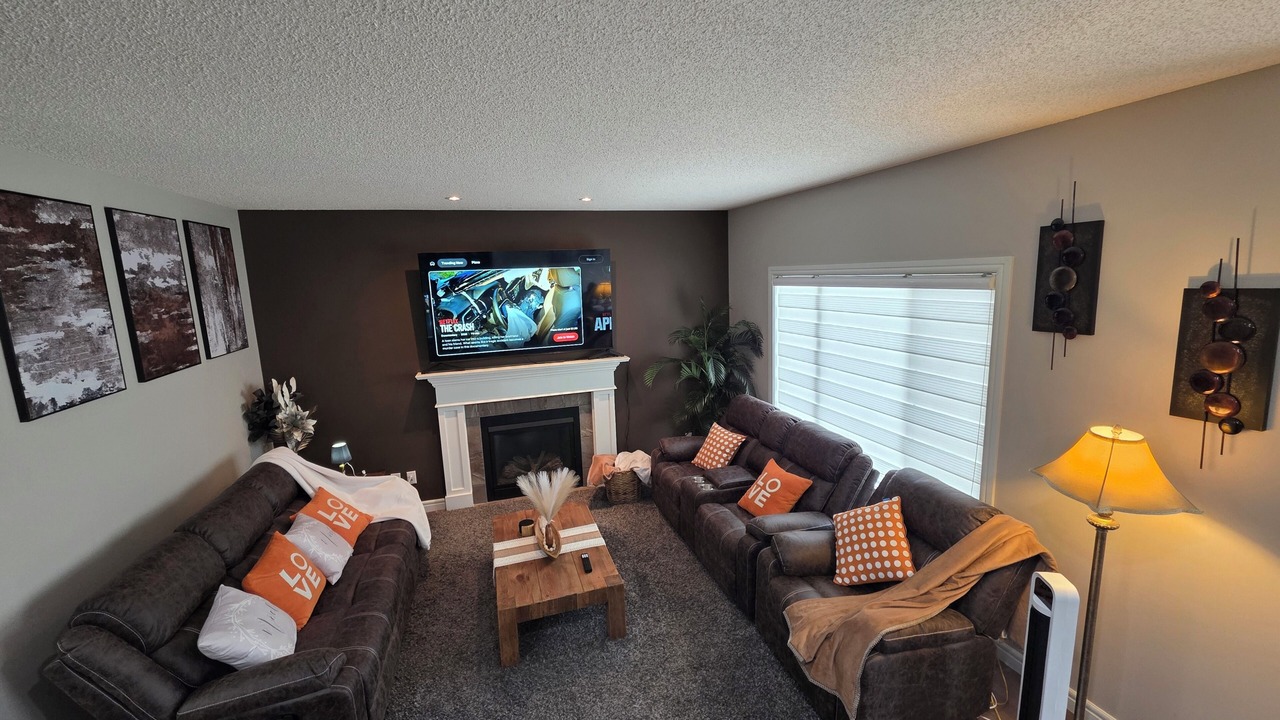 Photo of Livingroom in Southeast Edmonton