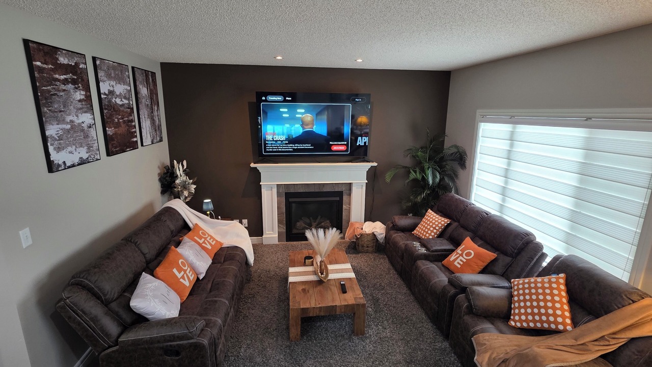 Photo of Livingroom in Southeast Edmonton