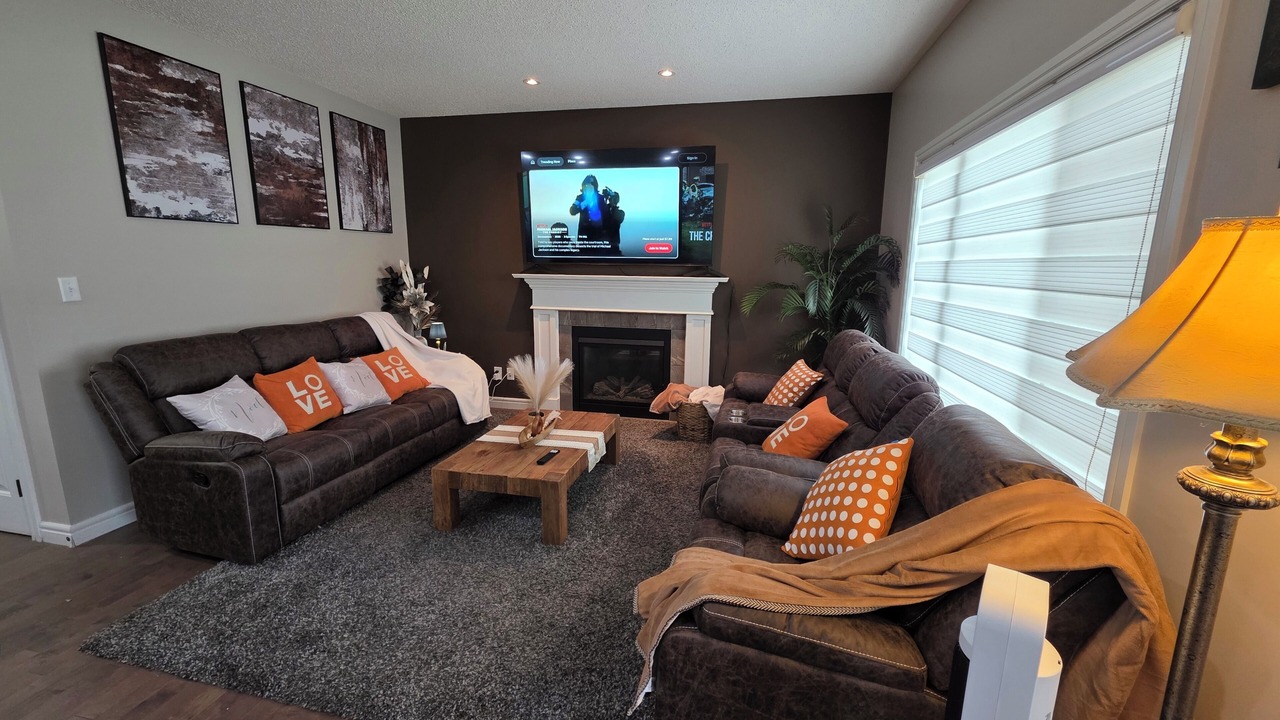 Photo of Livingroom in Southeast Edmonton