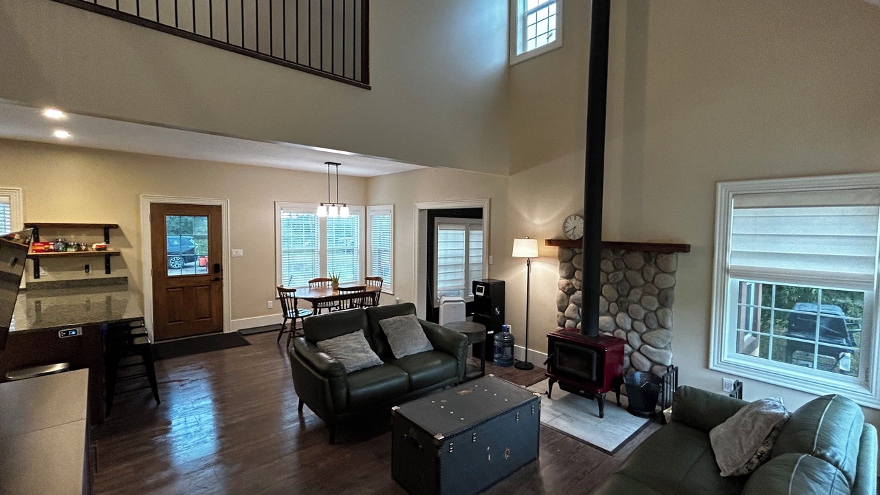 Photo of Livingroom in Fowler Lake