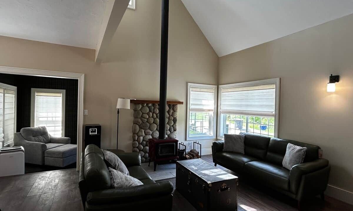 Photo of Livingroom in Fowler Lake