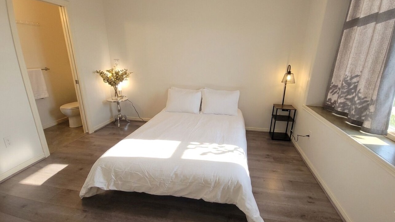 Photo of Bedroom in Renfrew-Collingwood