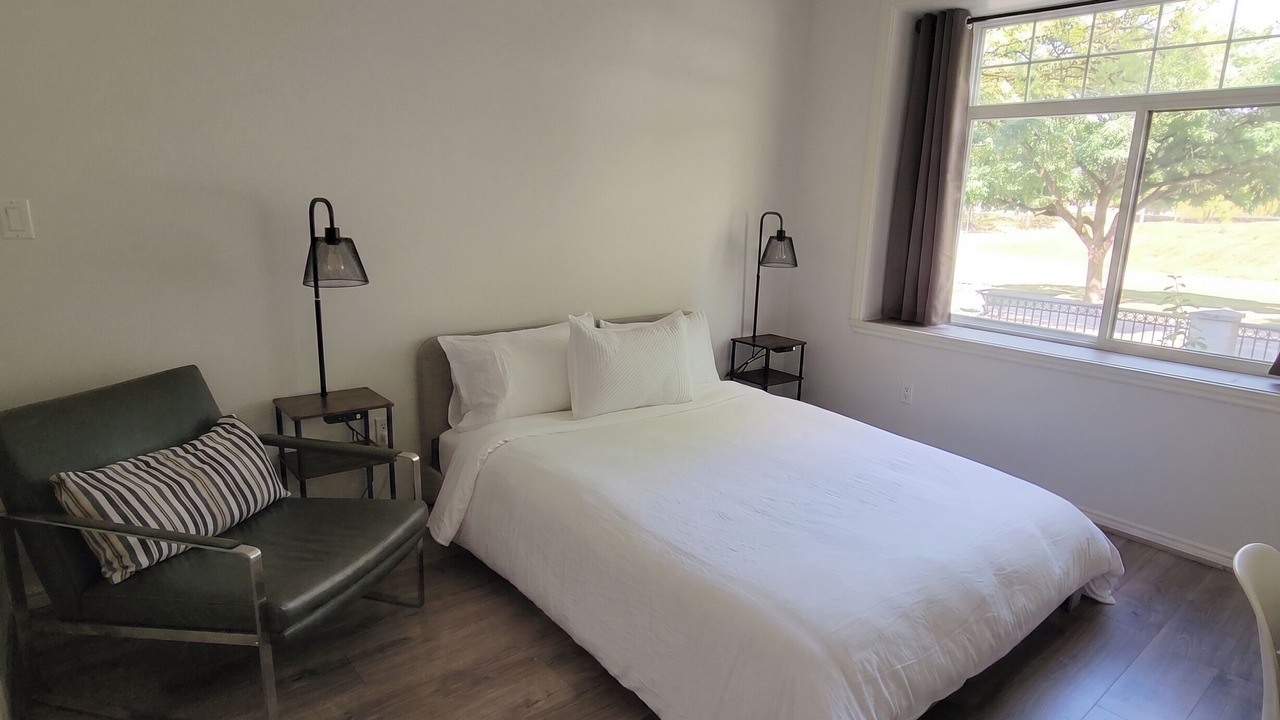 Photo of Bedroom in Renfrew-Collingwood