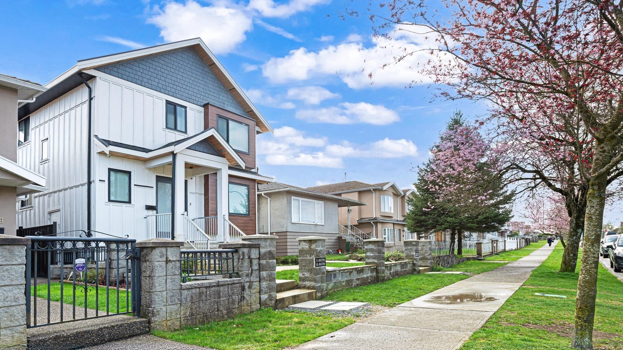Photo of Outdoor in Renfrew-Collingwood