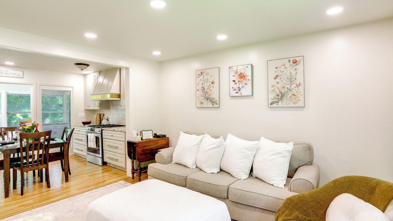Photo of Livingroom in Oberlin