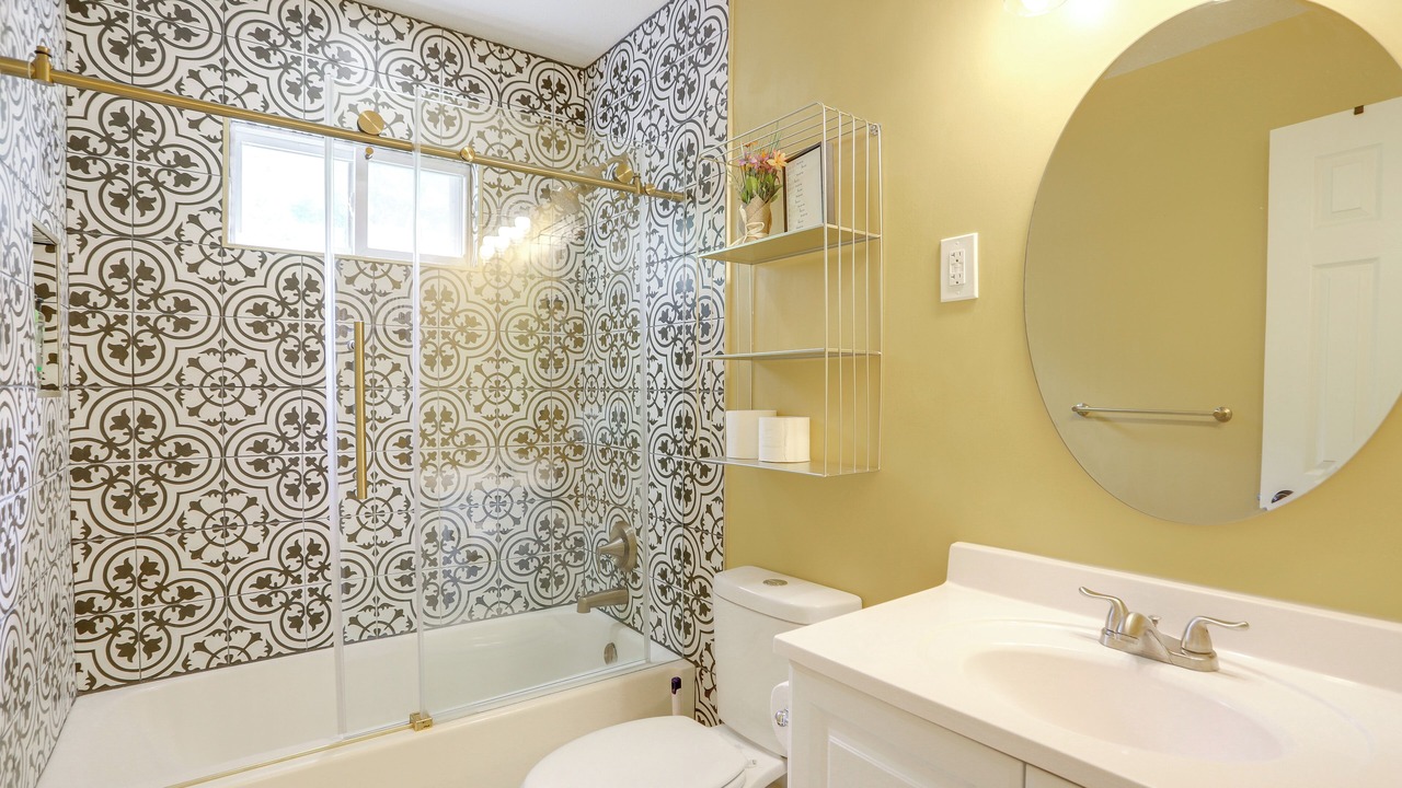 Photo of Bathroom in Oberlin