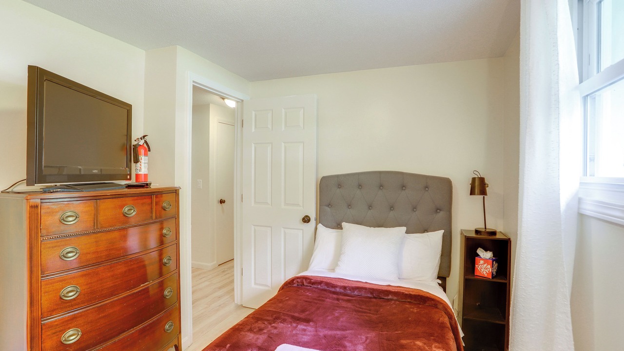 Photo of Bedroom in Oberlin