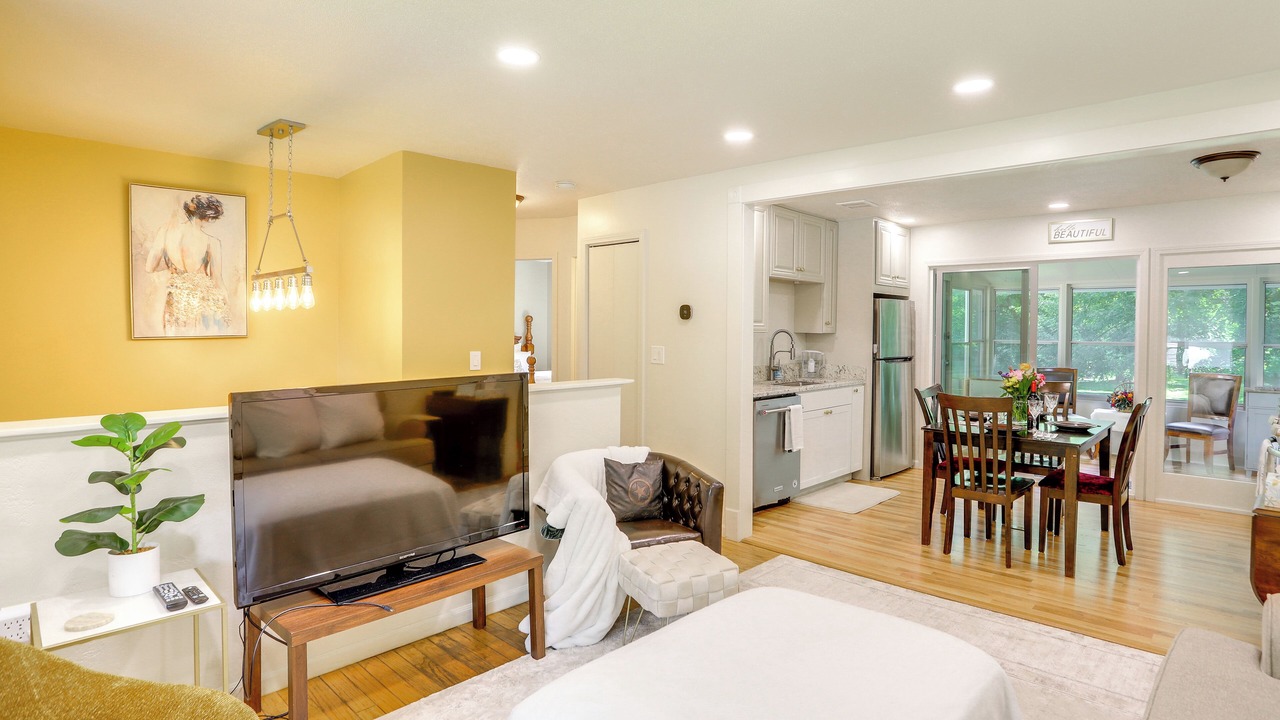 Photo of Livingroom in Oberlin