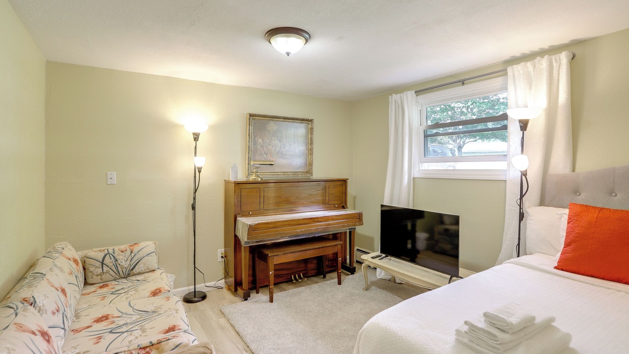 Photo of Bedroom in Oberlin