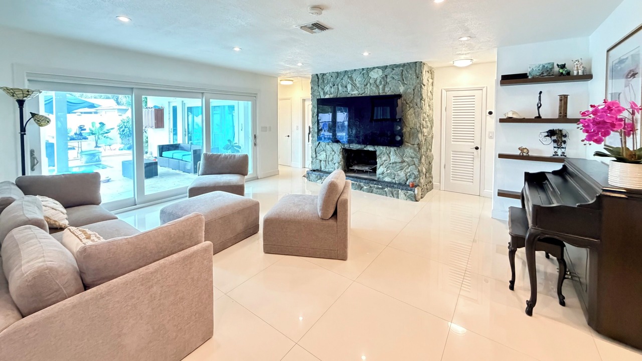 Photo of Livingroom in Pembroke Pines