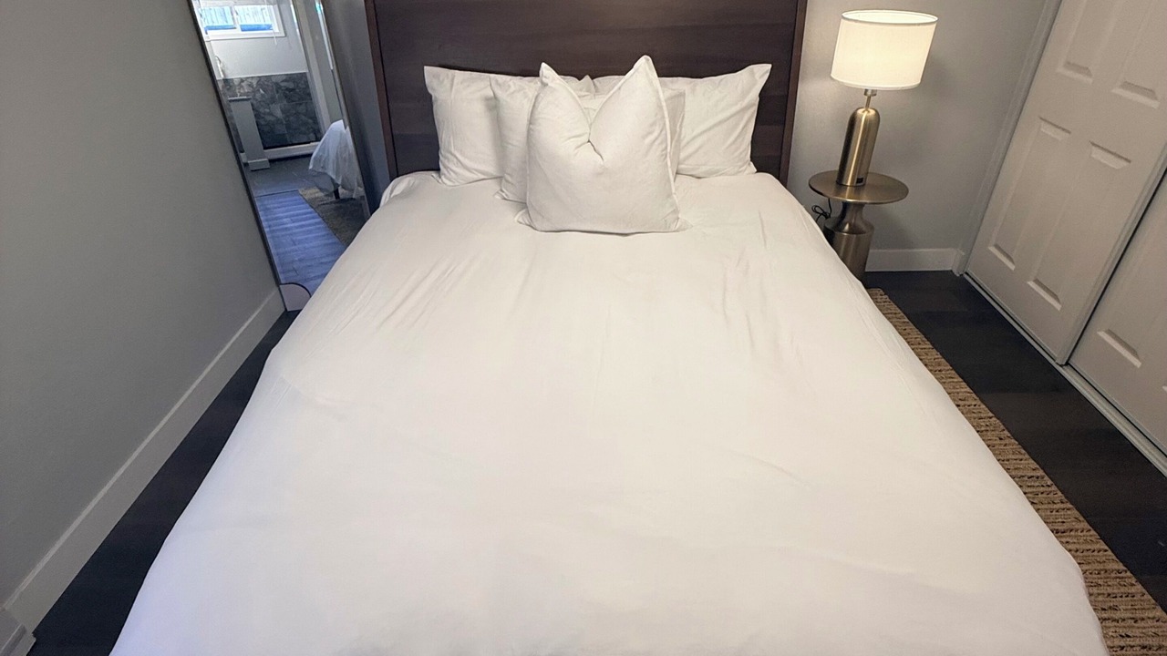 Photo of Bedroom in Hale