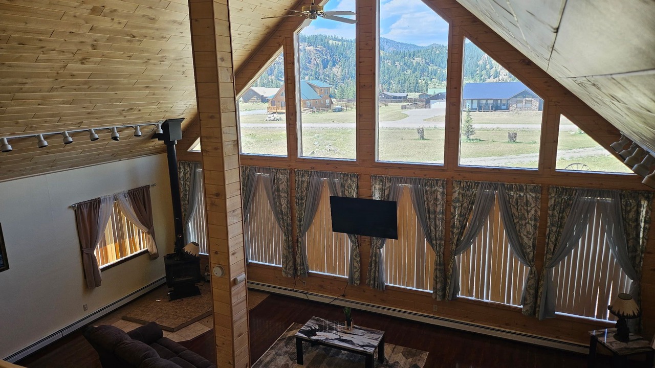 Photo of Livingroom in South Fork