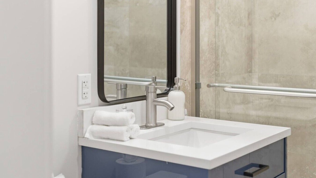 Photo of Bathroom in Garden Isles
