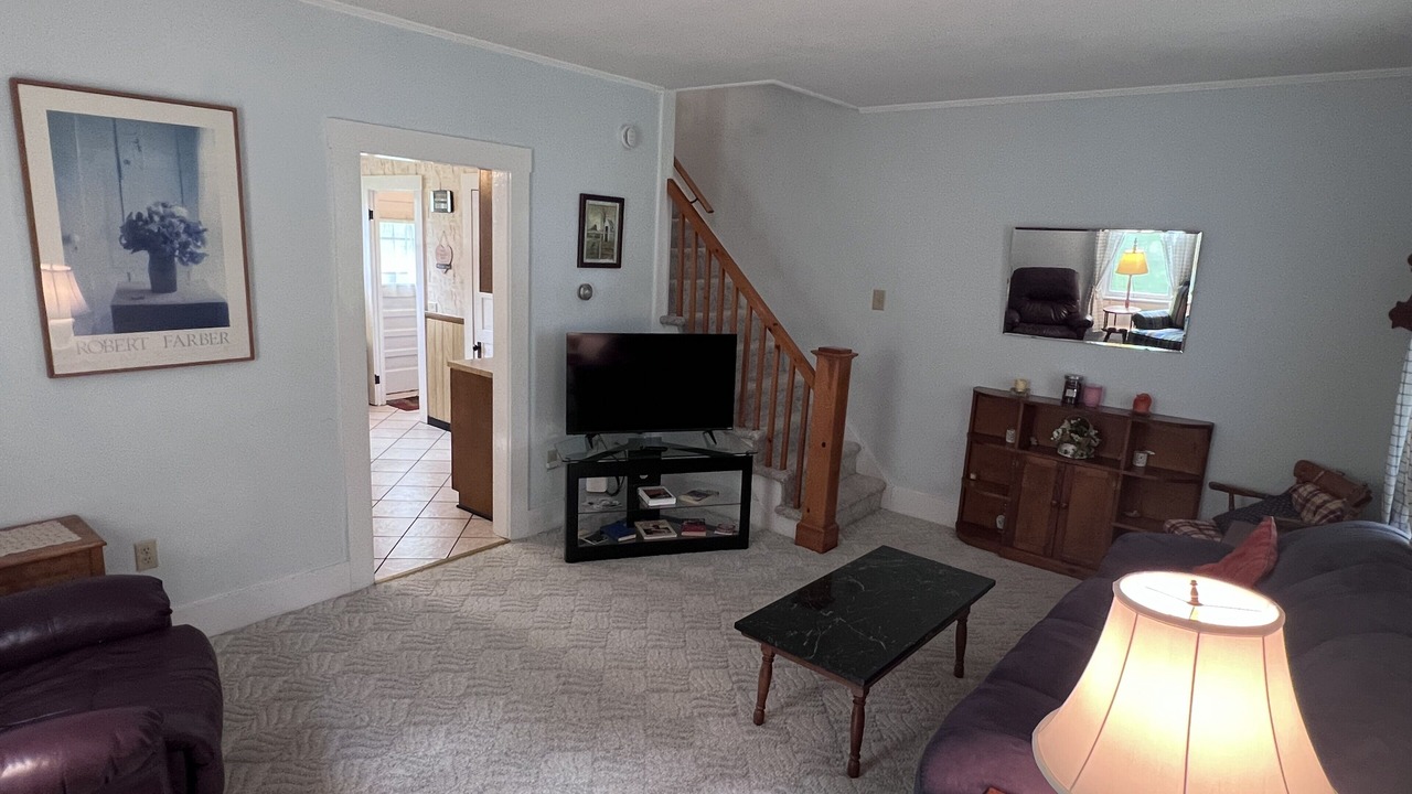Photo of Livingroom in Proctor
