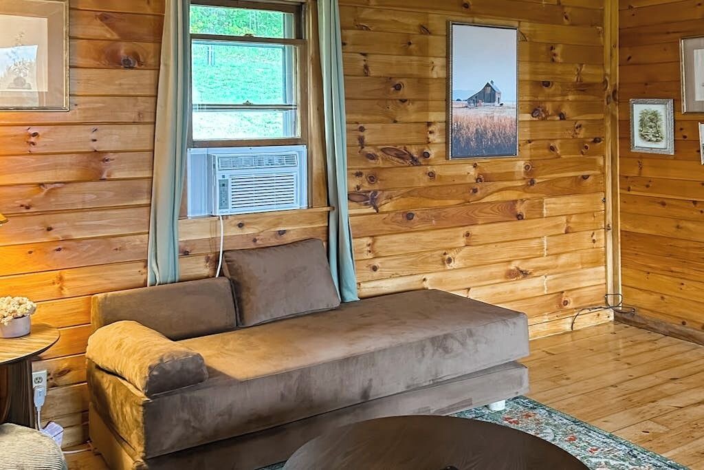 Photo of Livingroom in Glover