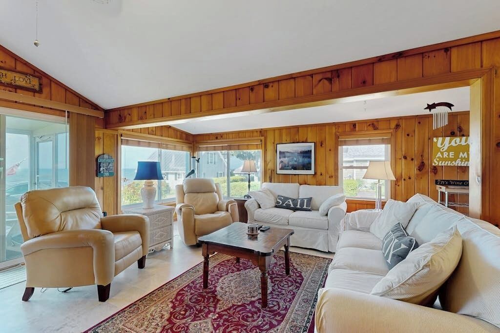 Photo of Livingroom in Malletts Bay