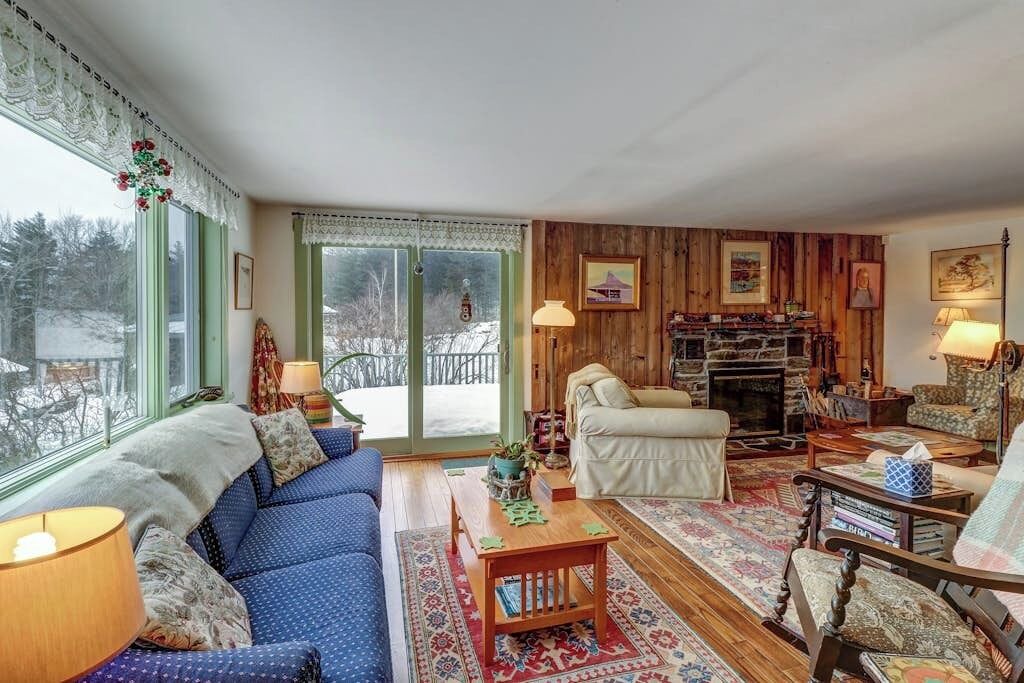 Photo of Livingroom in Belmont