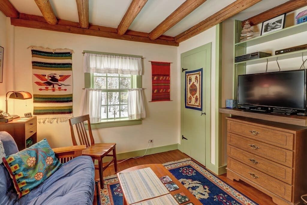 Photo of Livingroom in Belmont