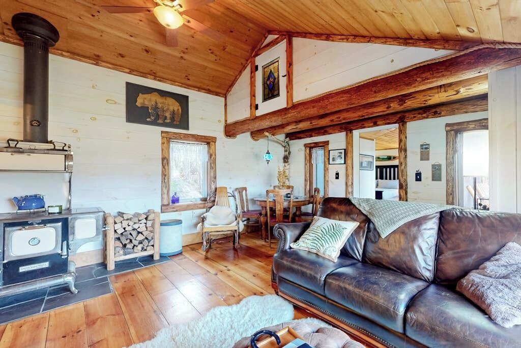 Photo of Livingroom in North Troy