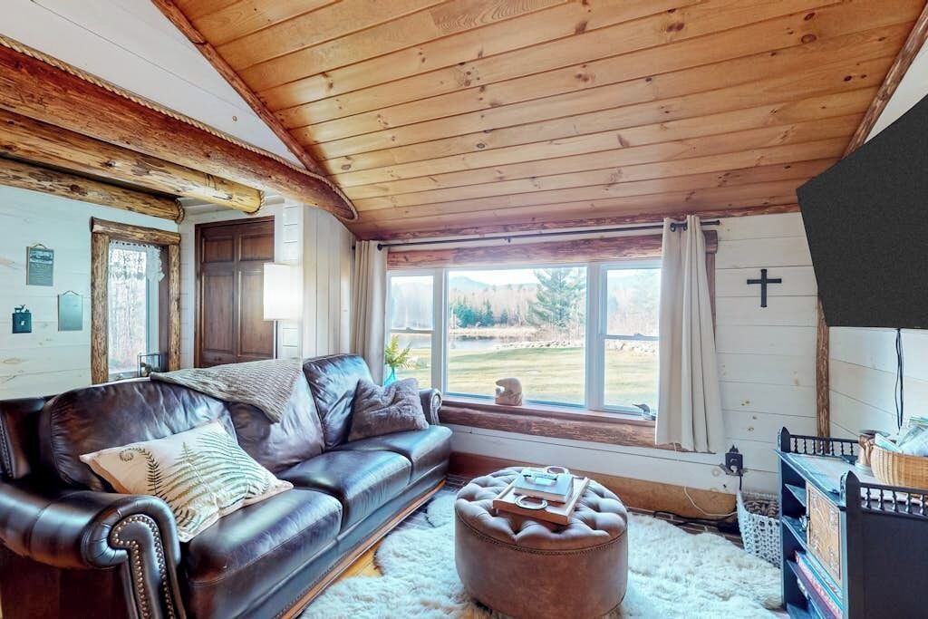 Photo of Livingroom in North Troy