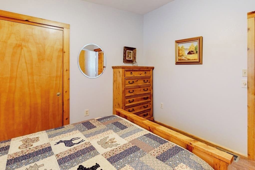 Photo of Bedroom in South Fork