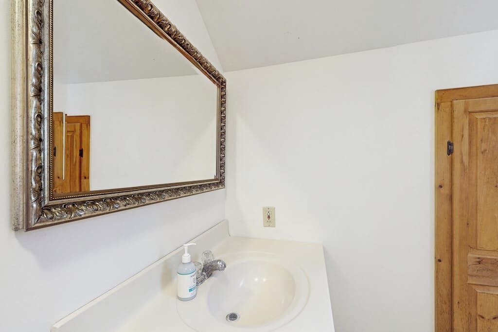 Photo of Bathroom in Castleton