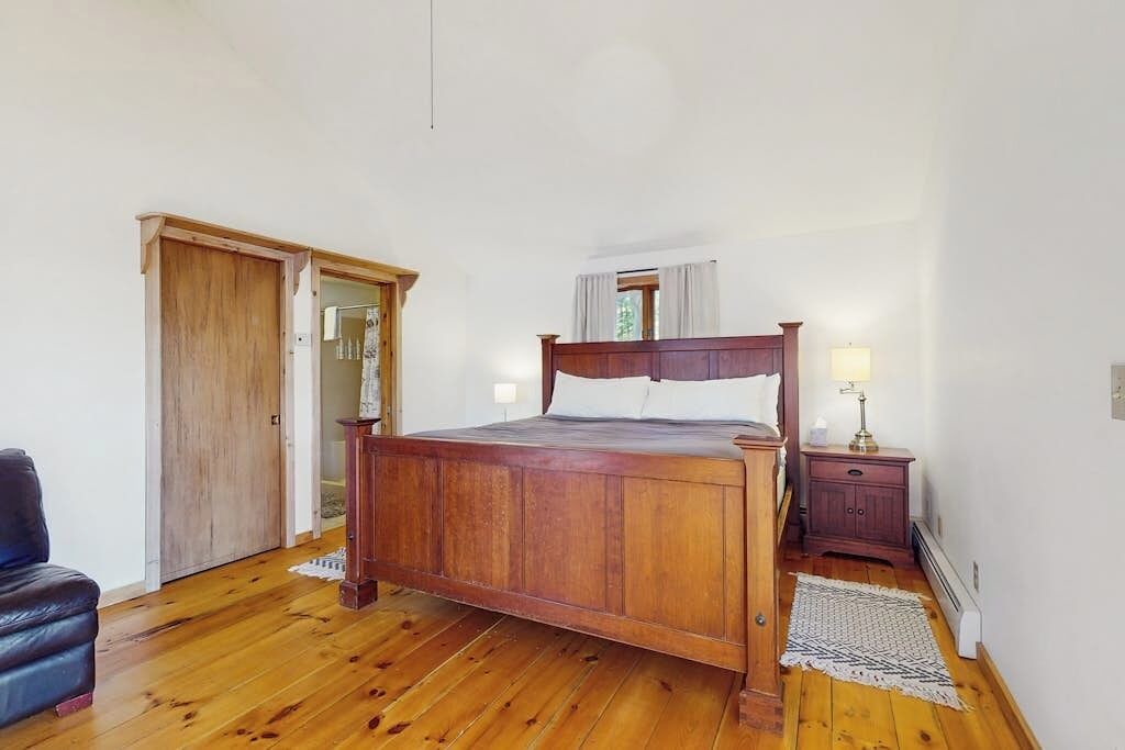 Photo of Bedroom in Castleton