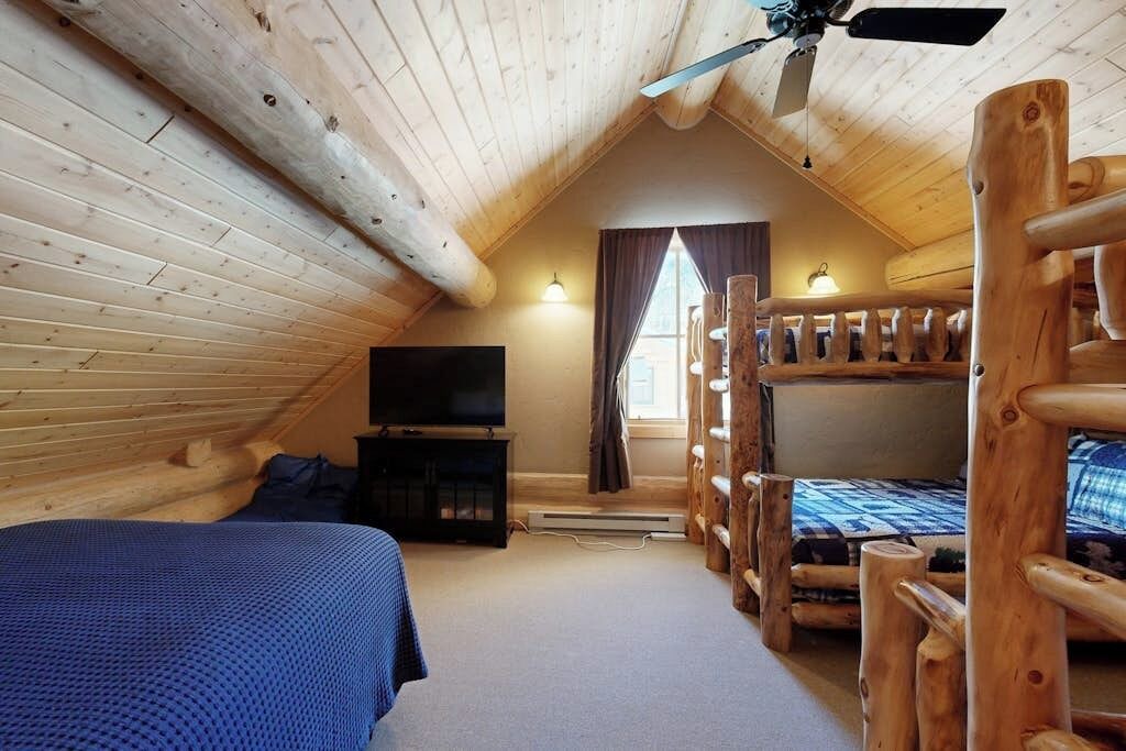 Photo of Bedroom in South Fork