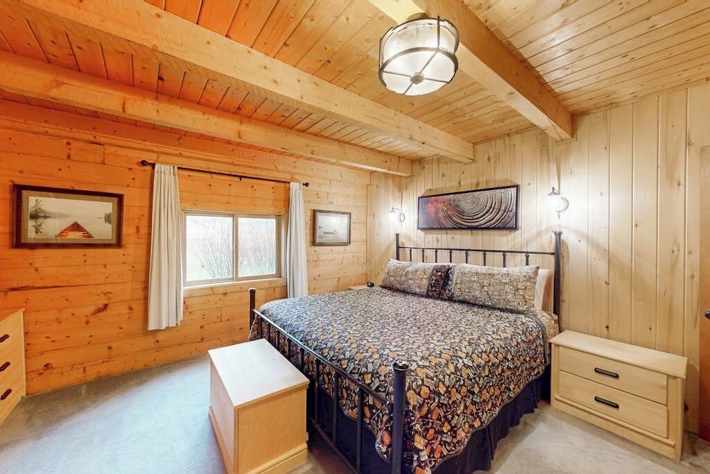 Photo of Bedroom in South Fork