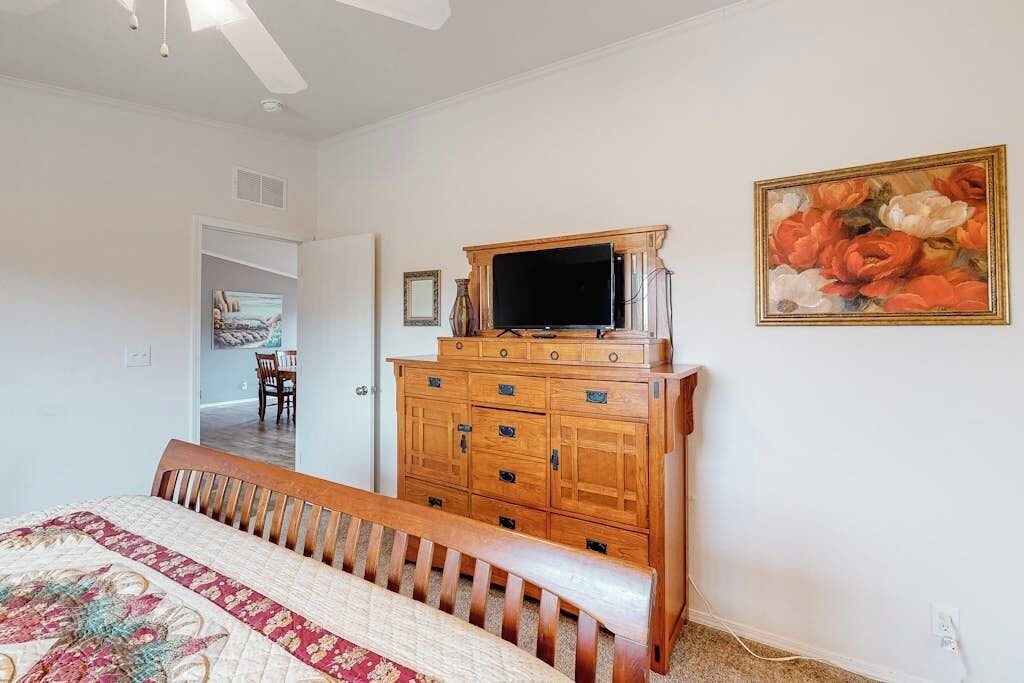 Photo of Bedroom in South Fork