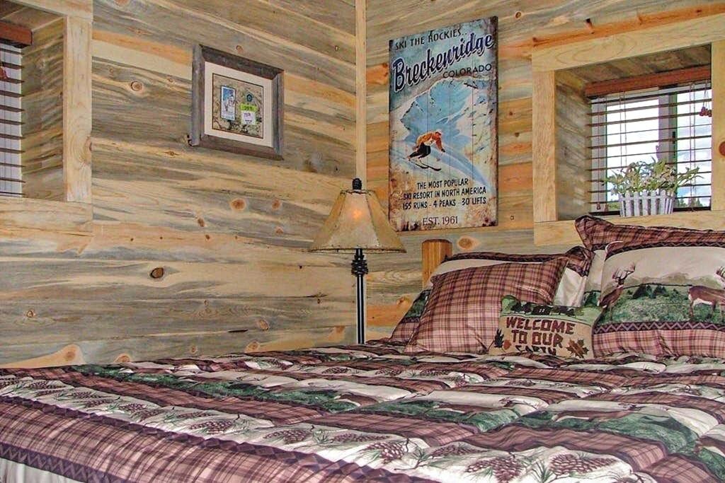 Photo of Bedroom in South Fork