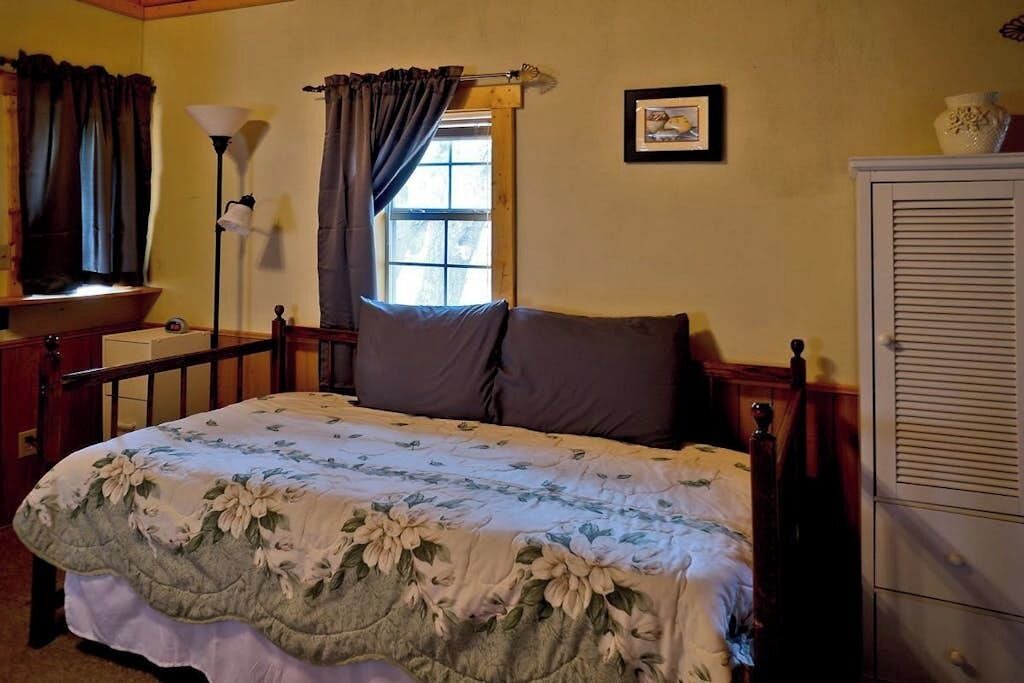 Photo of Bedroom in Alpine Village