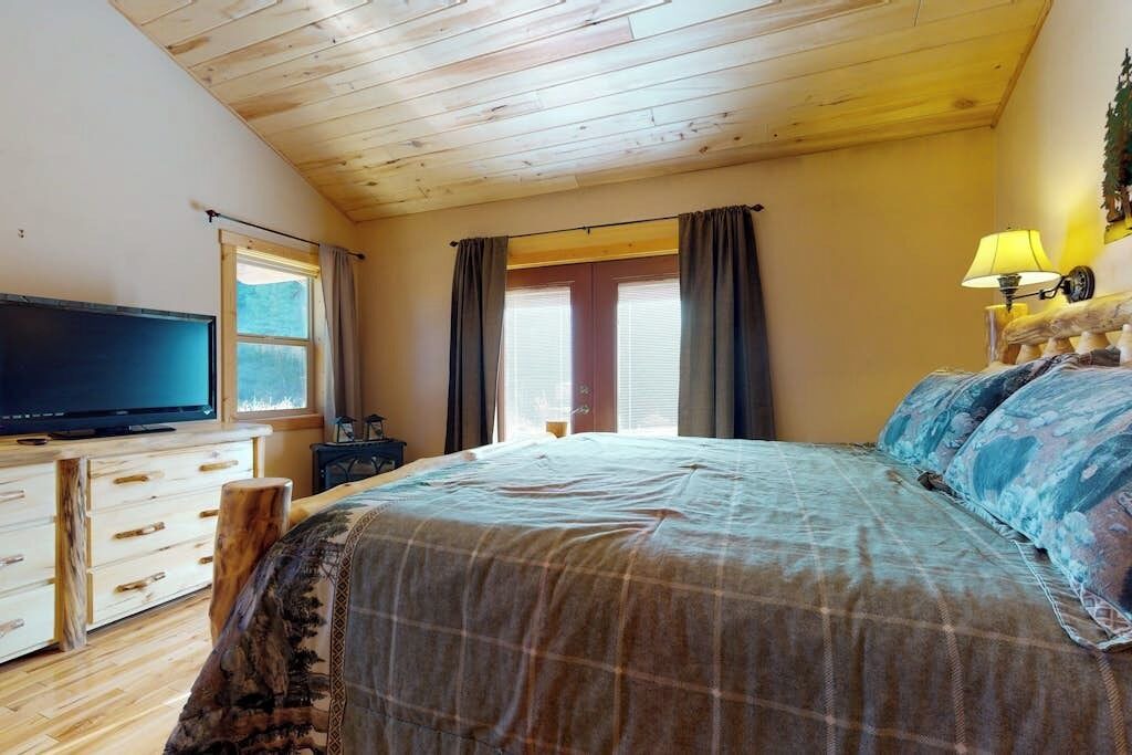 Photo of Bedroom in South Fork