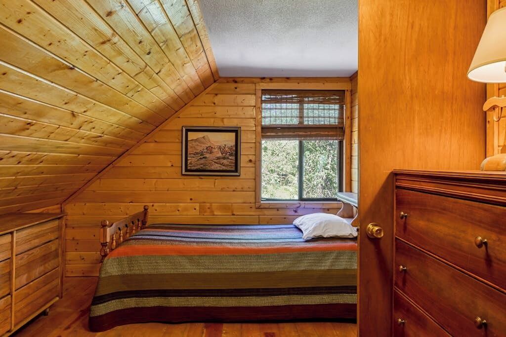 Photo of Bedroom in South Fork