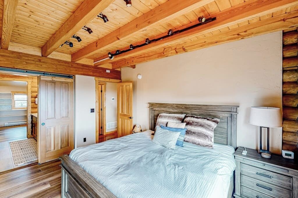 Photo of Bedroom in Warm Springs