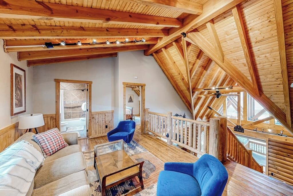 Photo of Livingroom in Warm Springs