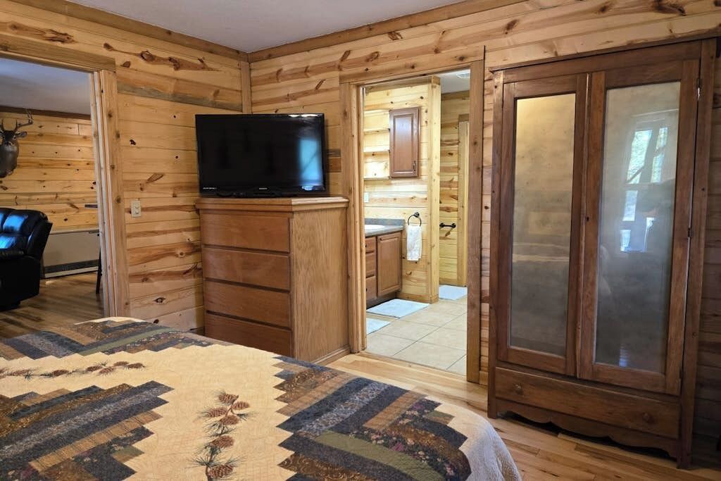 Photo of Bedroom in Alpine Village