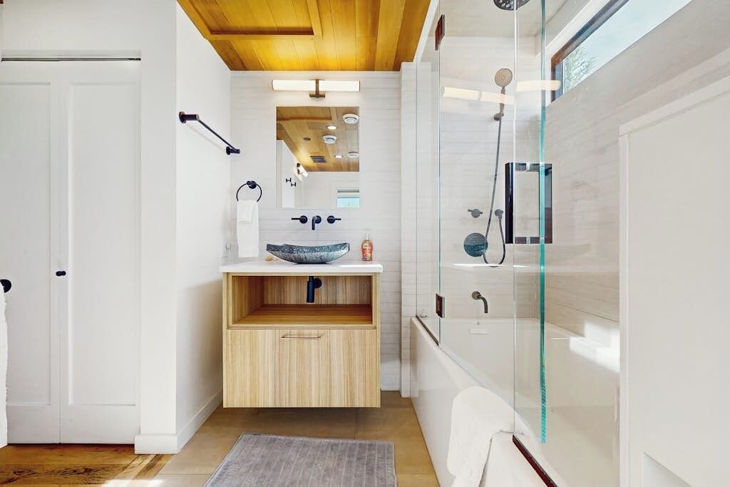 Photo of Bathroom in Carbondale