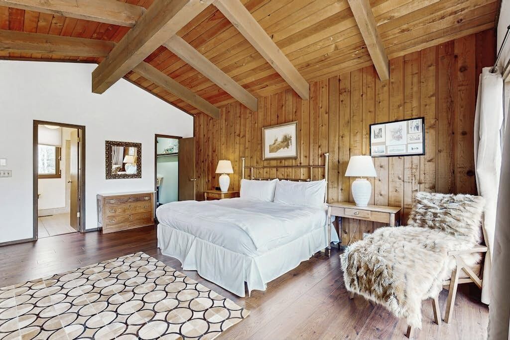 Photo of Bedroom in Mountain Valley