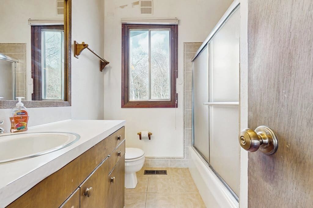 Photo of Bathroom in Mountain Valley
