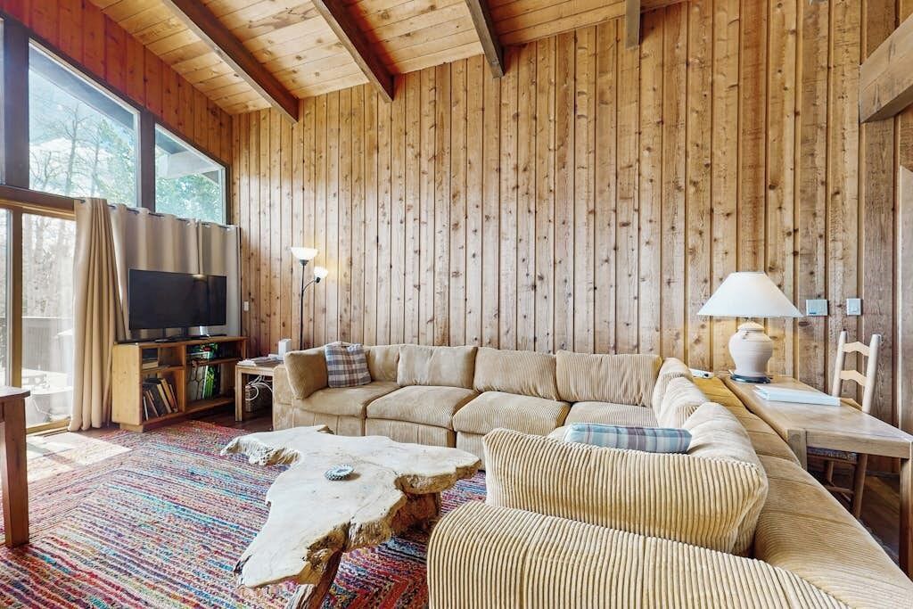 Photo of Livingroom in Mountain Valley