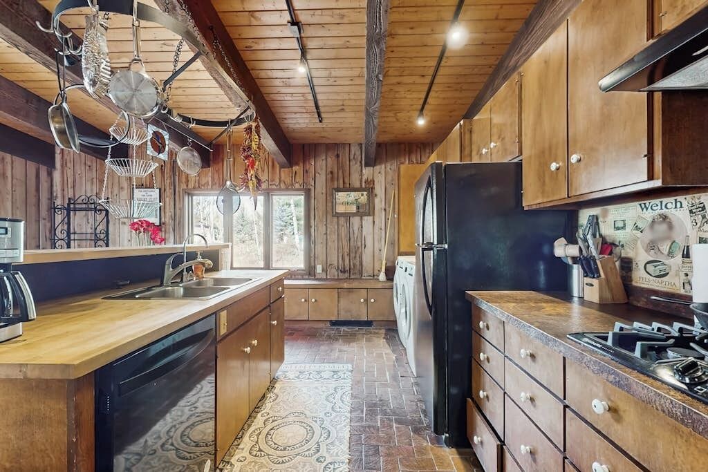 Photo of Kitchen in Mountain Valley